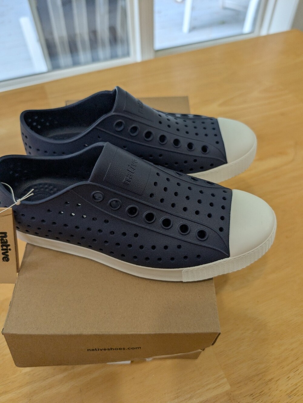 Native Jefferson Shoe Size 7